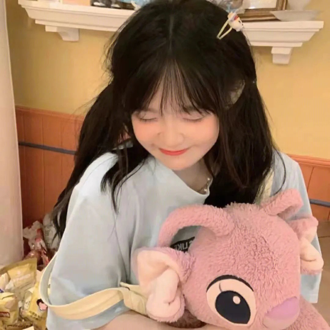 穿盔甲的少女